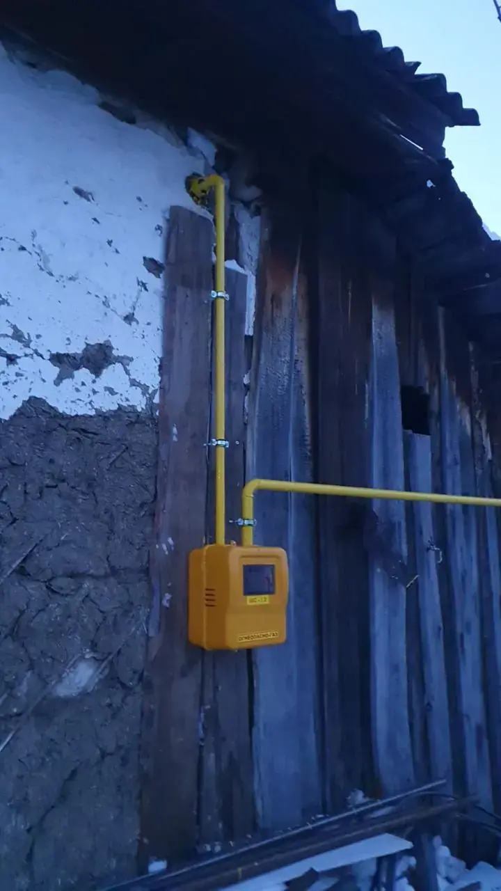 Газопровод на фасаде и участке