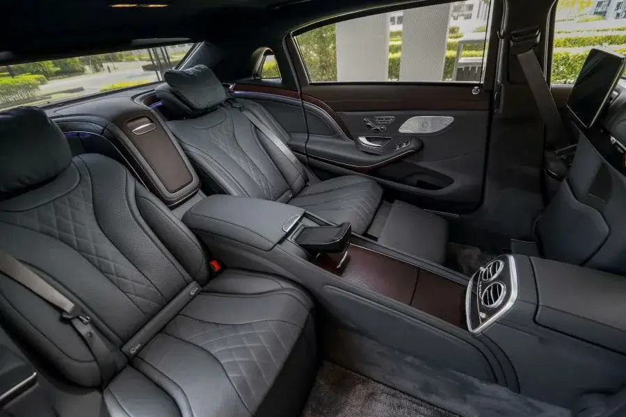 Mercedes-Maybach — салон, задний ряд