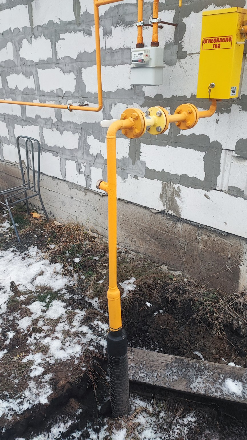 Газовый ввод и узел учёта у дома