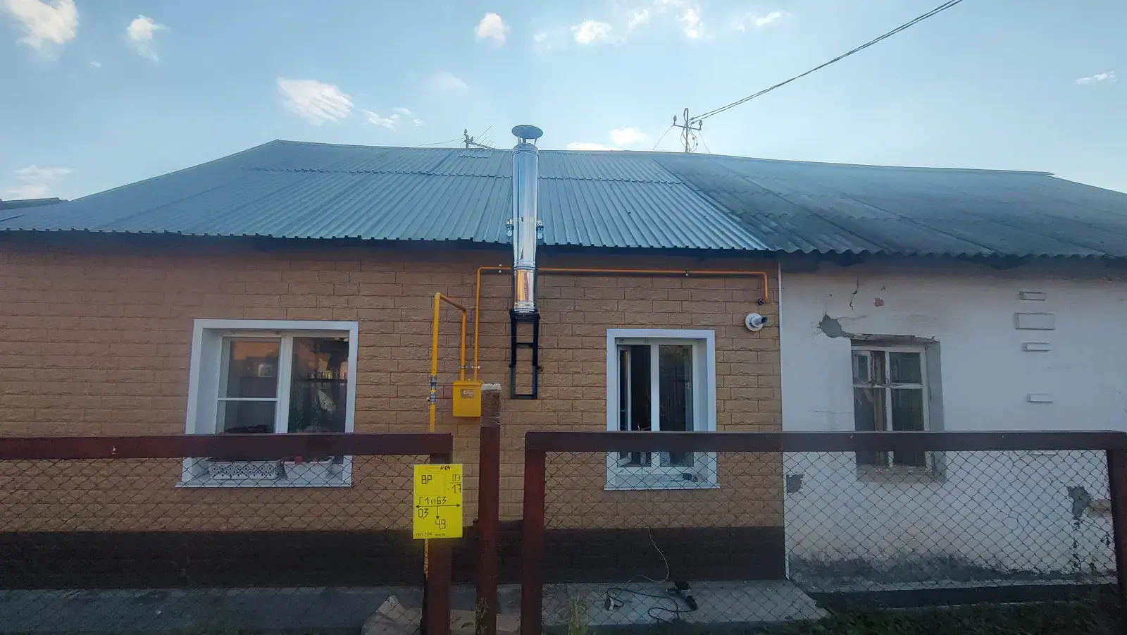 Газопровод на фасаде и участке