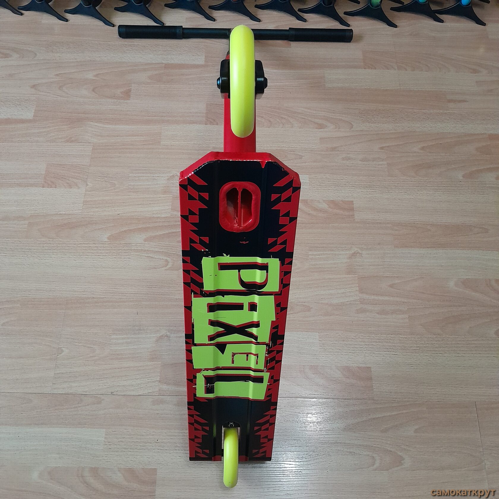 Трюковой самокат Novatrack pixel 90 красный