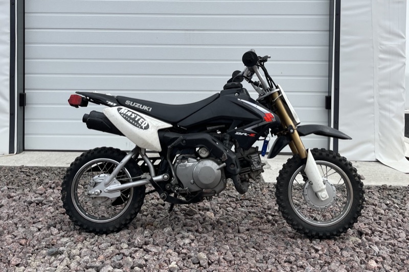 Учебный мотоцикл Suzuki DR-Z70 в мотопарке мотошколы «Мастер»