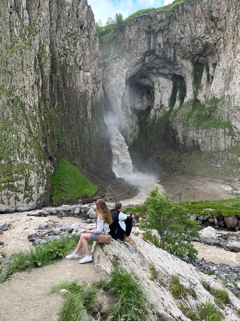 Водопад Каракая-Су и вид на него