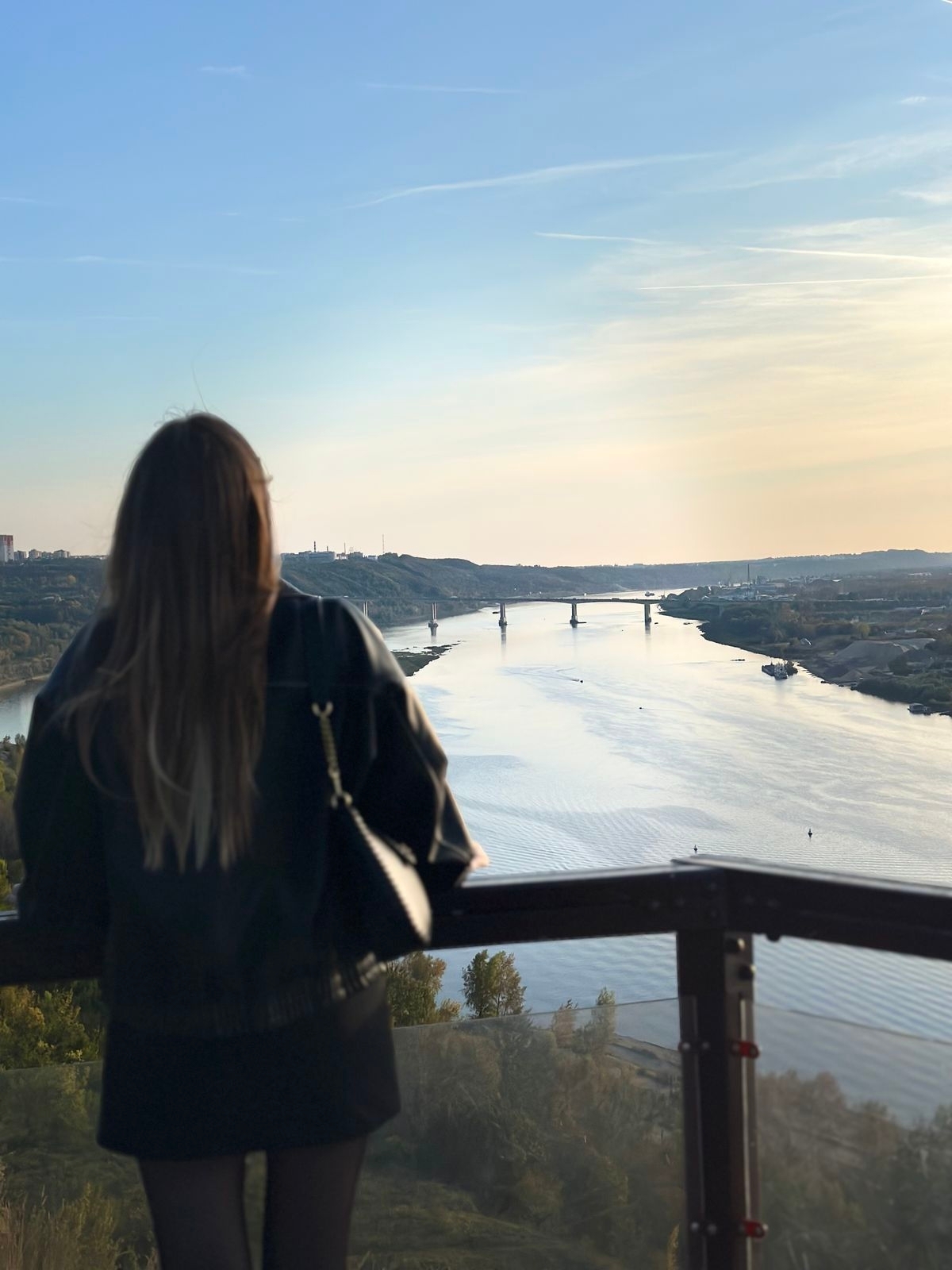 Вид на реку в парке "Швейцария" в Нижнем Новгороде