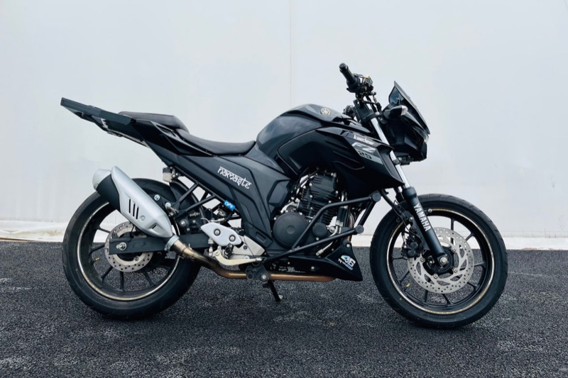 Учебный мотоцикл Yamaha FZ25 в мотопарке мотошколы «Мастер»