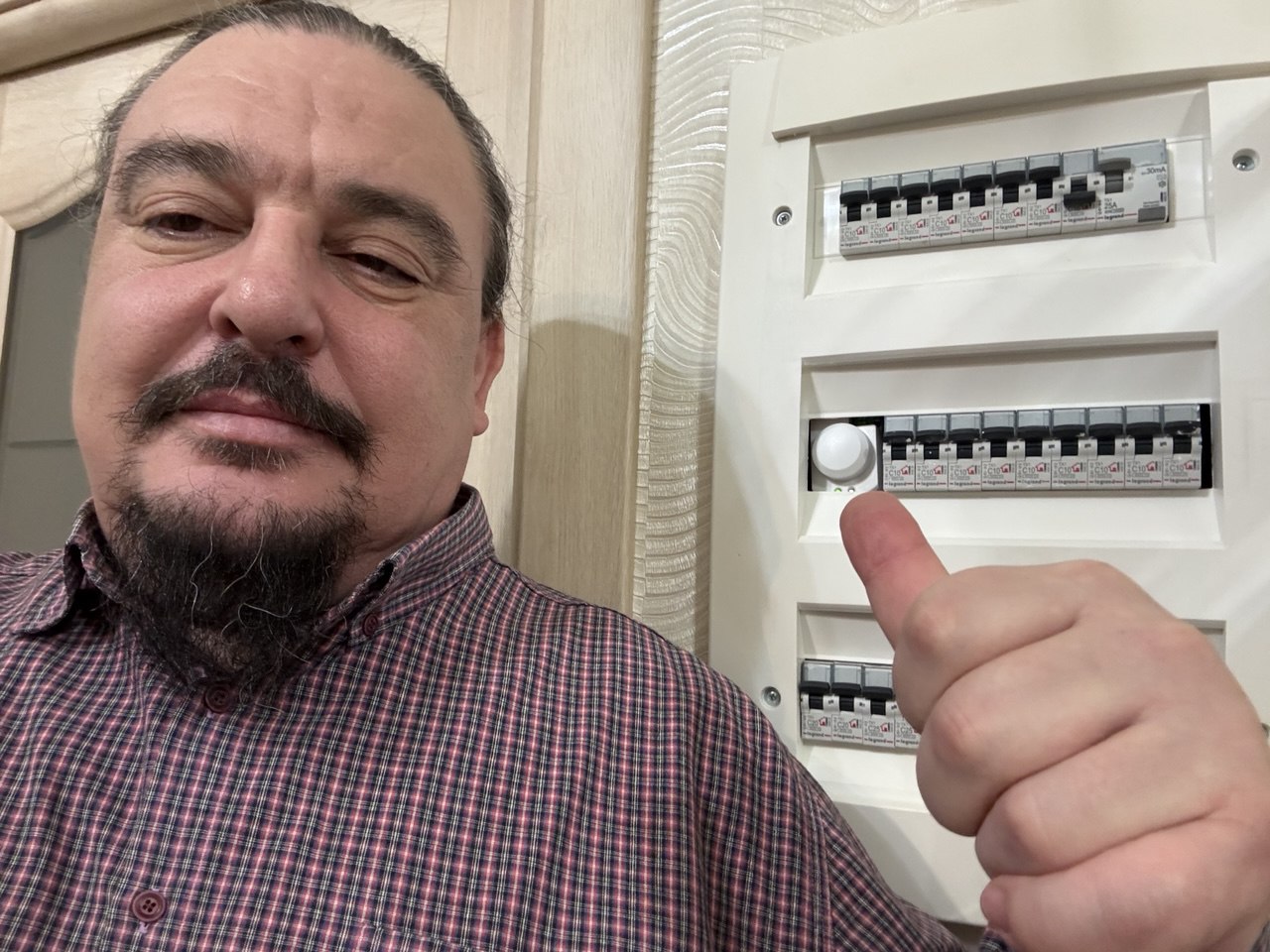 Услуги электрика / Электромонтажные работы / Электрик / электромонтаж / ремонт электрики