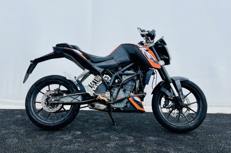 Учебный мотоцикл KTM Duke 200 в мотопарке мотошколы «Мастер»