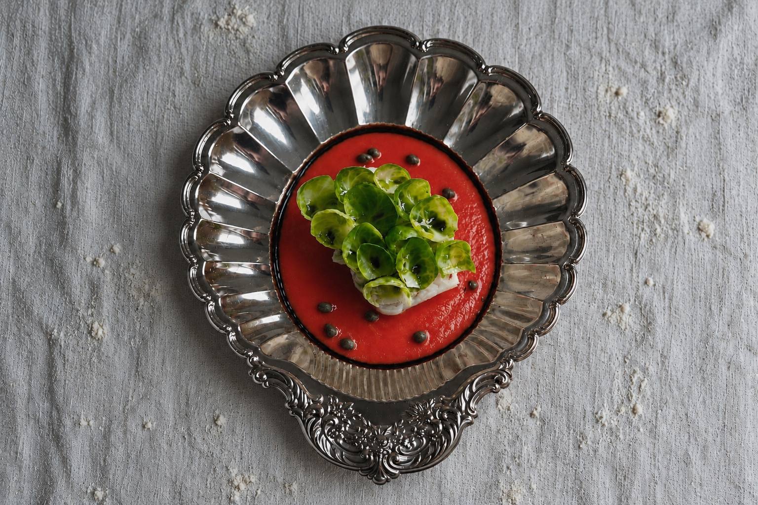 Чашки кофе и детали стола