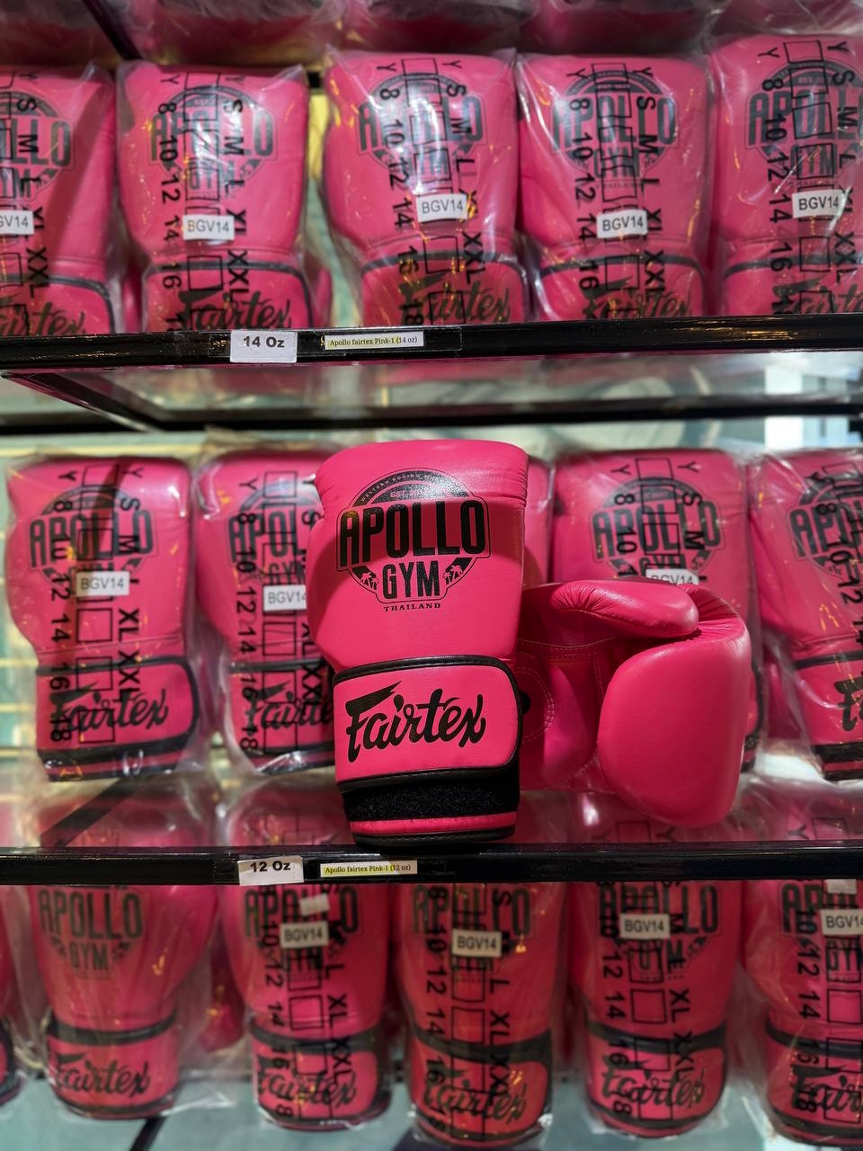 Розовая экипировка в Fight Shop Apollo Camp