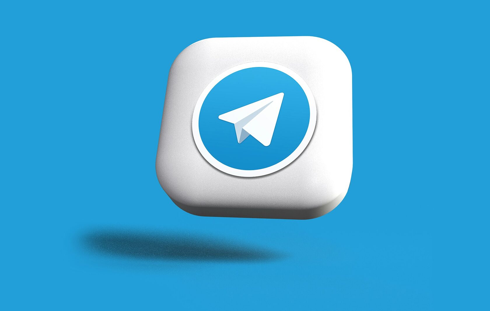 Реклама в Telegram на экране смартфона