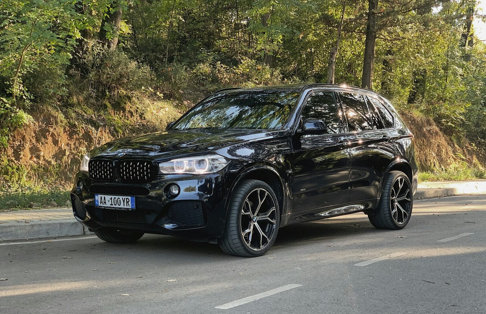 BMW X5 2025 вид сбоку