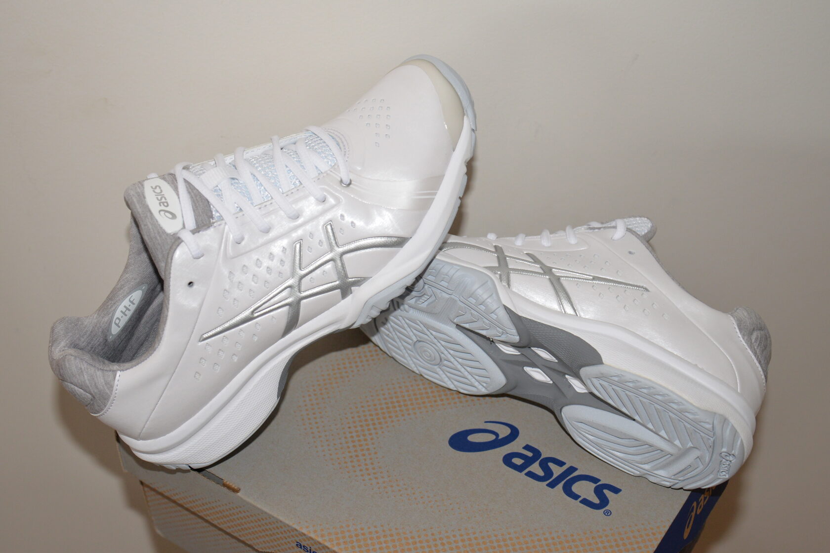 Кроссовки Asics