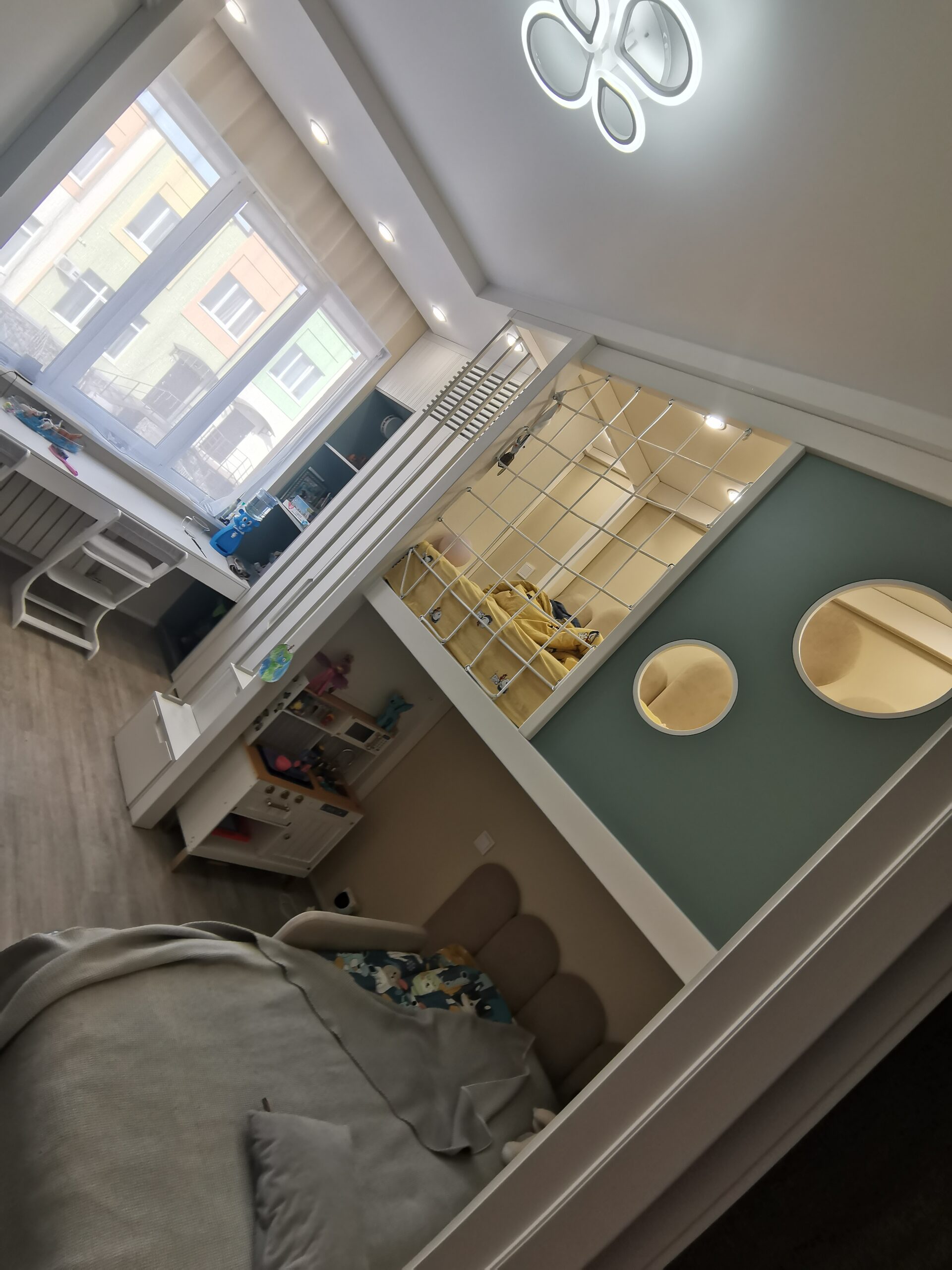 детская мебель на заказ , спальная зона и лестница