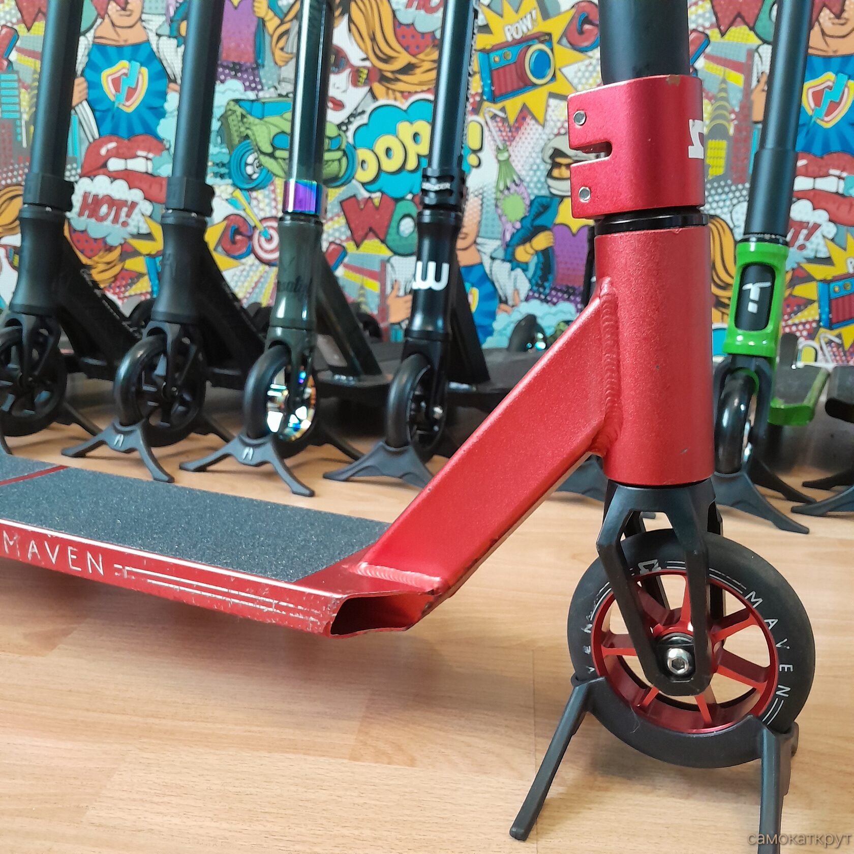 AO Maven красный бу трюковой самокат