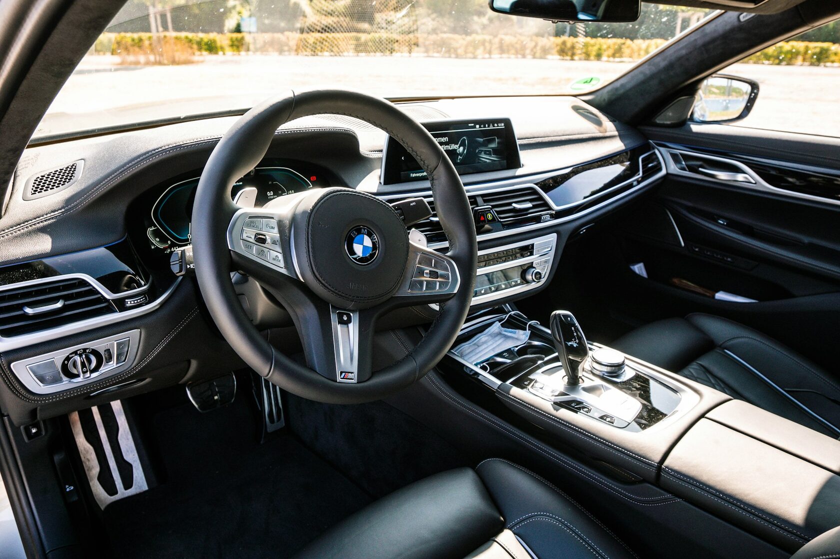BMW X7 после химчистки салона и реставрации кожи