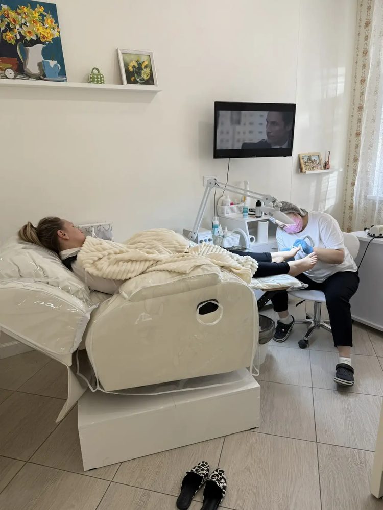 Аппаратный педикюр в отдельном кабинете