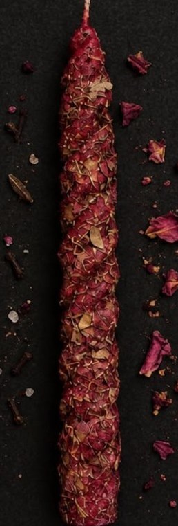 Red Love candle rolled with rose petals