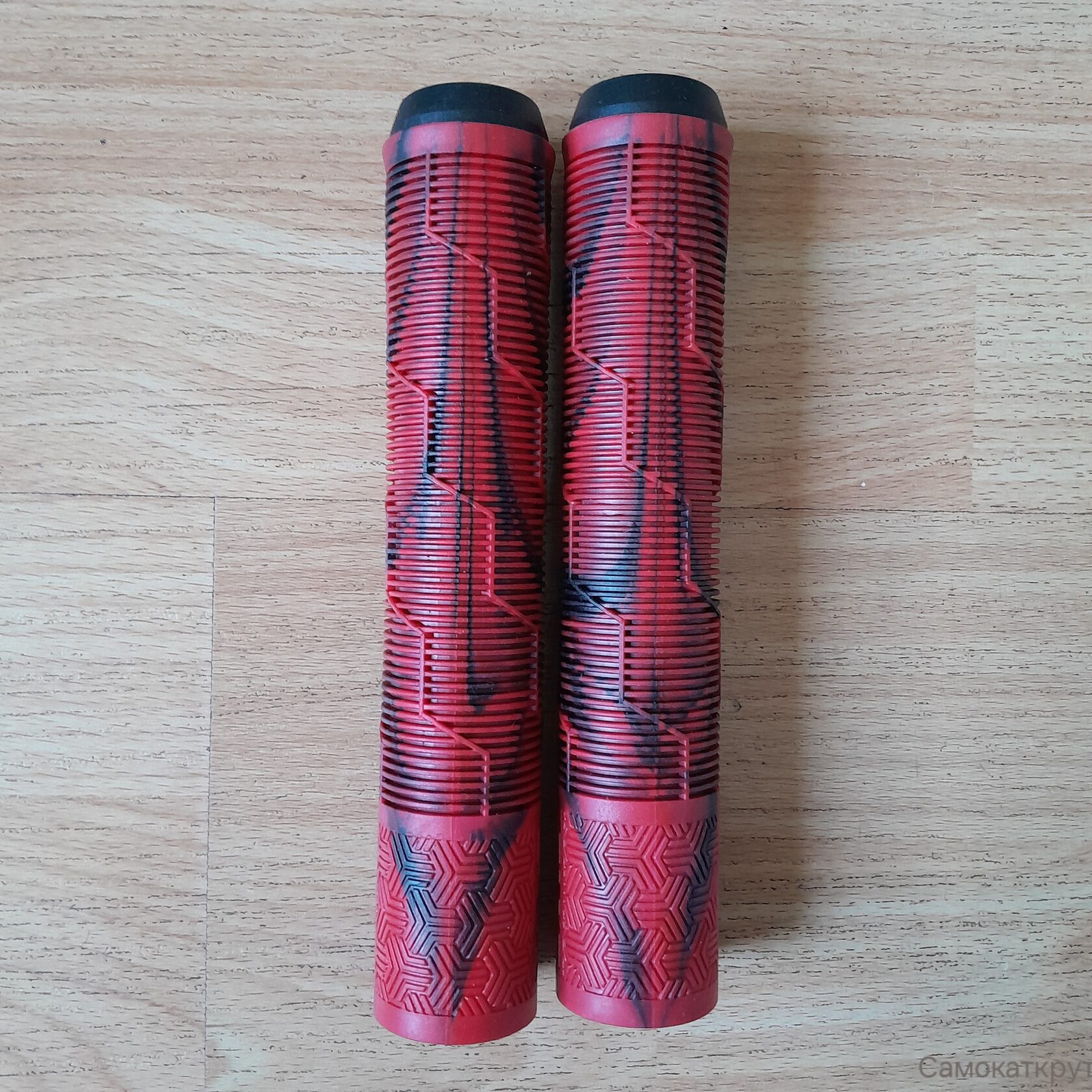 Грипсы 165мм красно-черные