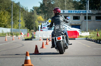Обучение на мотоциклах Harley-Davidson — фото 3 с занятий мотошколы «Мастер»
