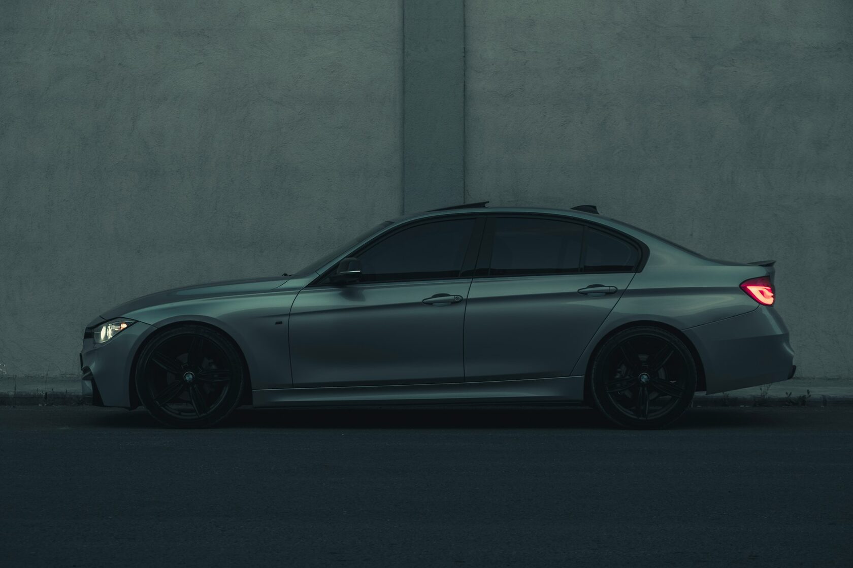 BMW 3 Series вид сбоку