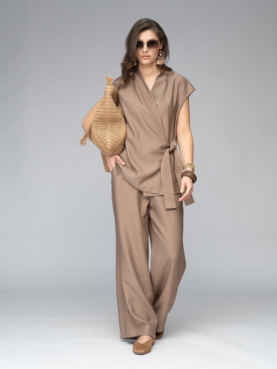 женский летний брючный костюм
