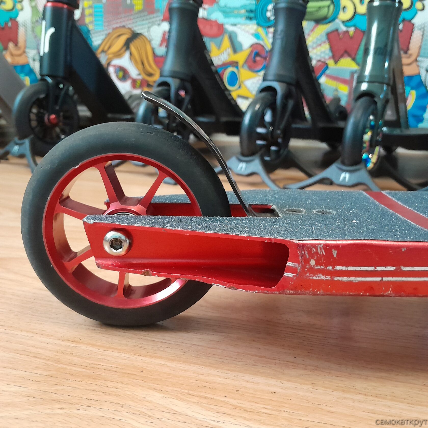 AO Maven красный бу трюковой самокат