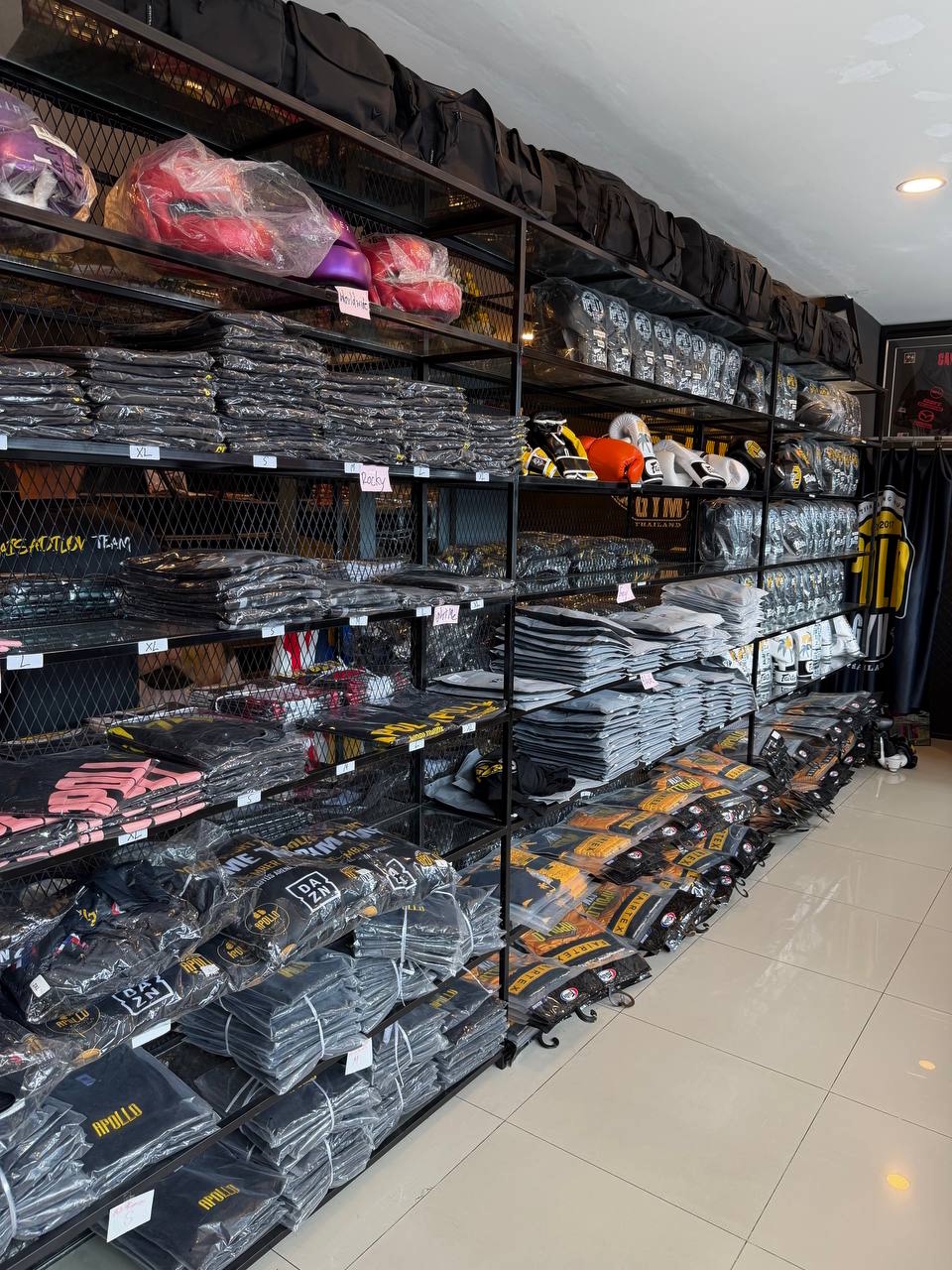 Торговый зал Fight Shop Apollo Camp