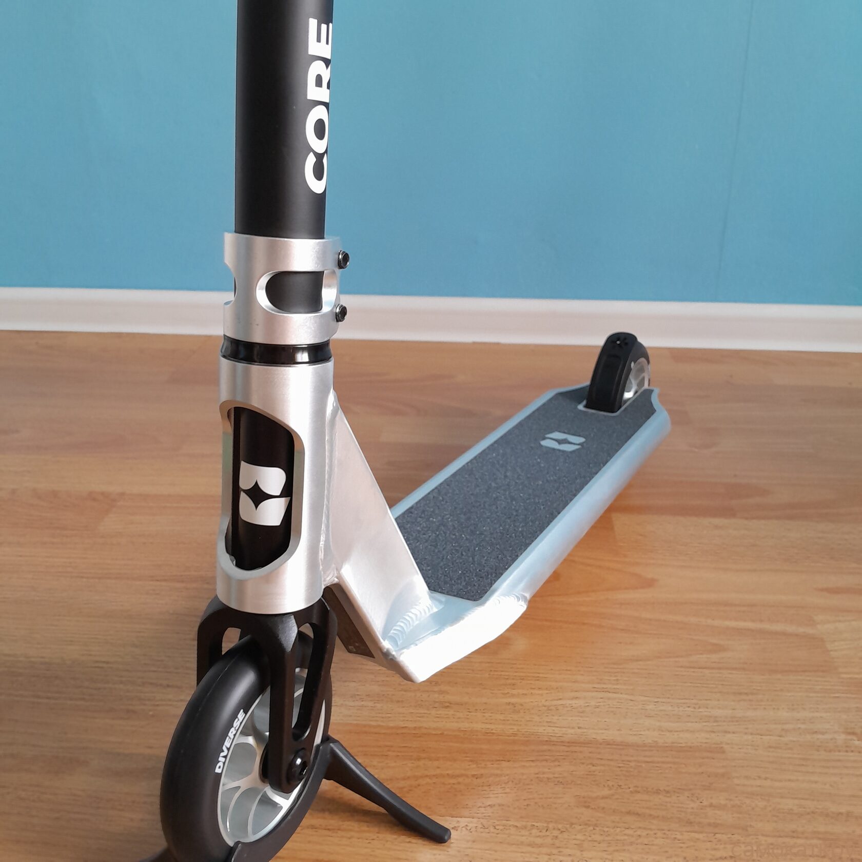 Самокат трюковой Diverse "Core" M Raw+Matt Black