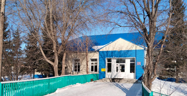 Здание школы МКОУ «Карповская СОШ» в Тюменцевском районе