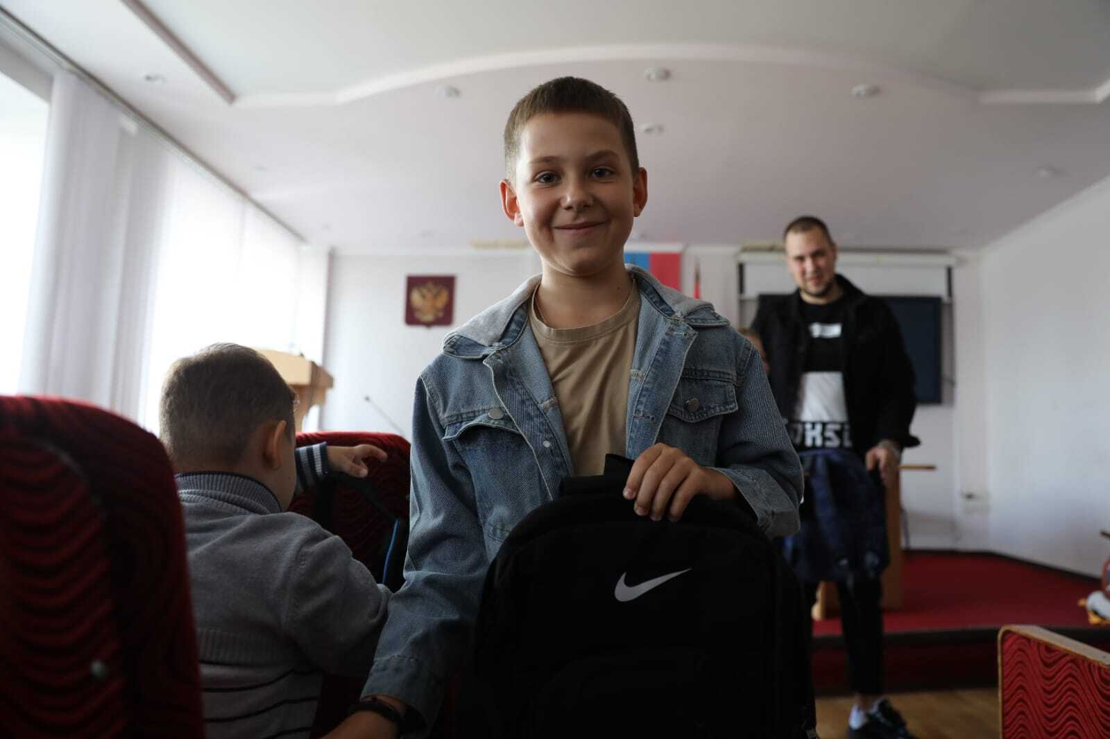 Мальчик с рюкзаком