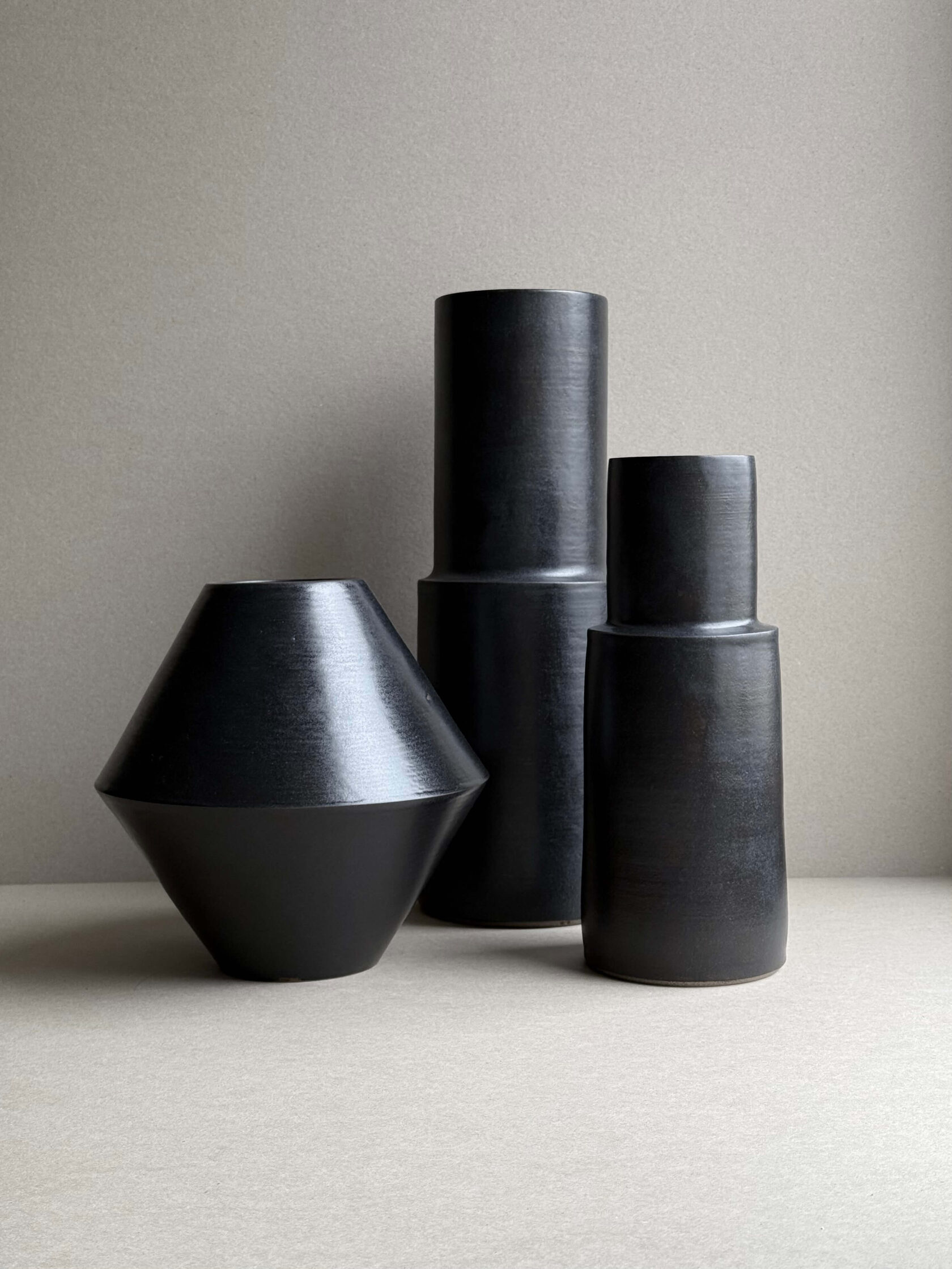 Черные вазы DDOK ceramics