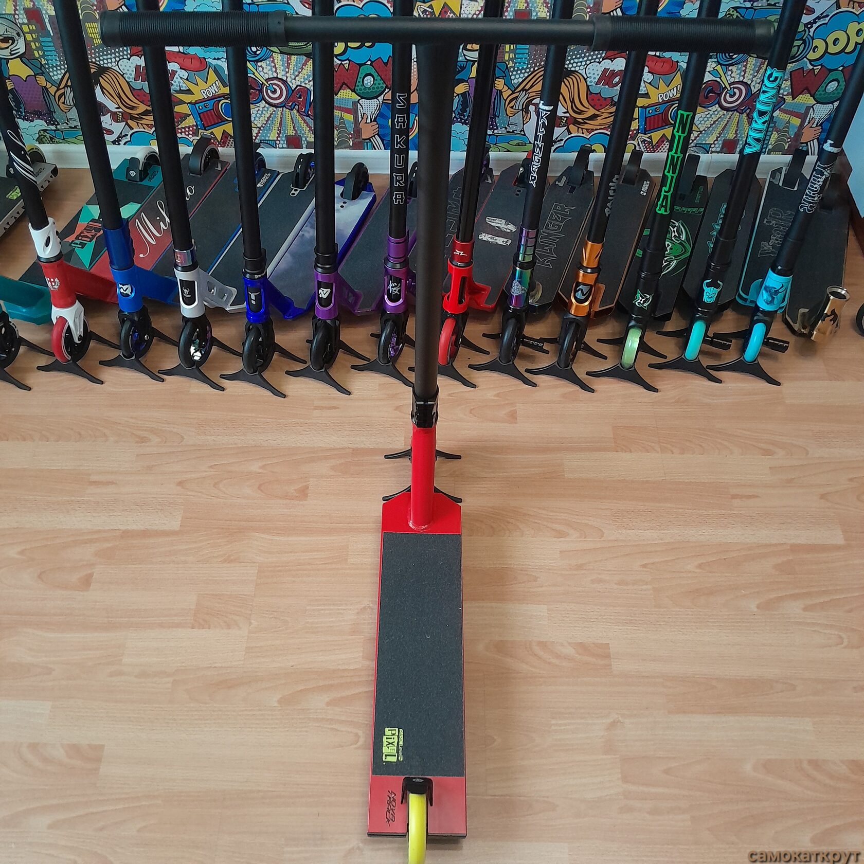 Трюковой самокат Novatrack pixel 90 красный