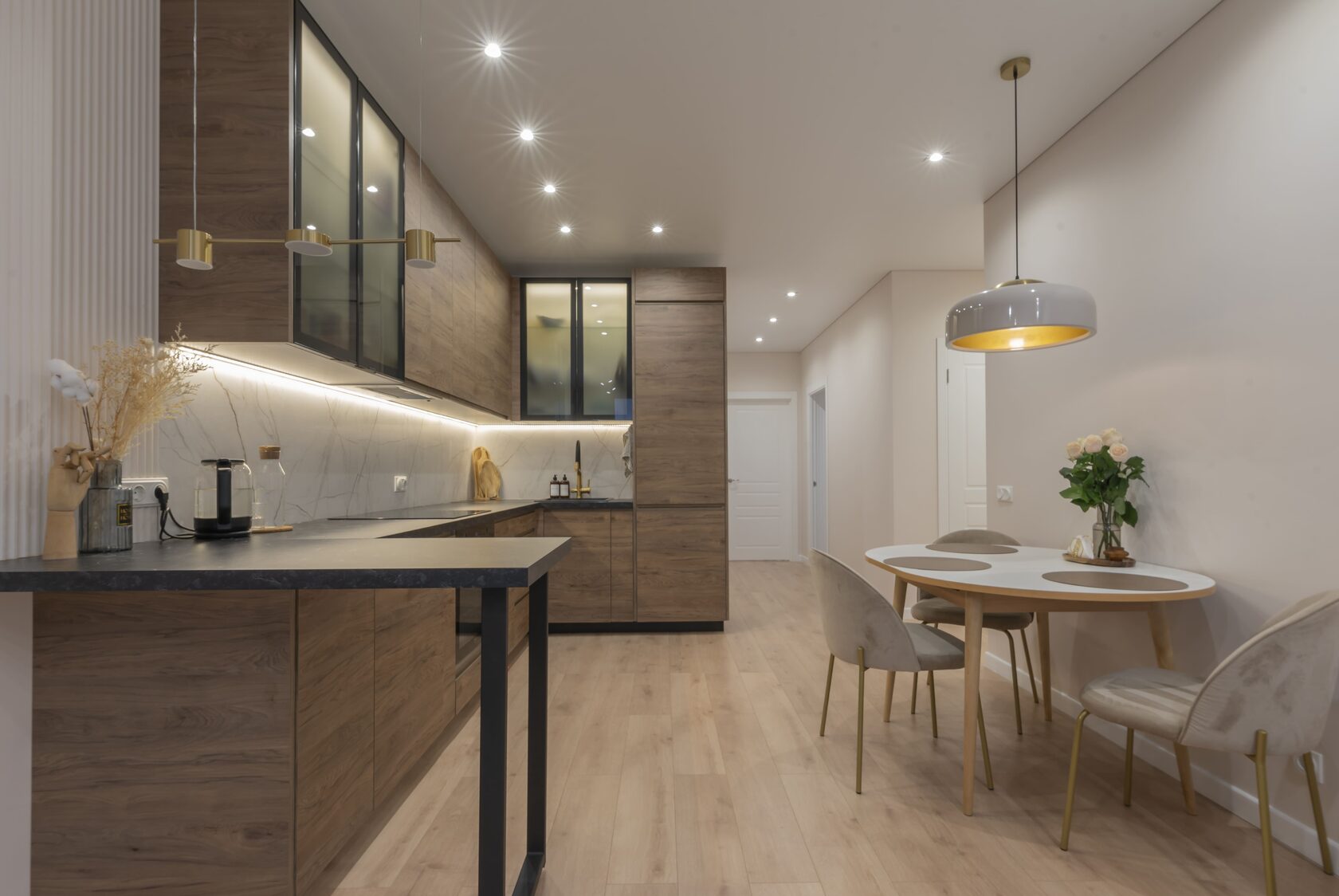 Ремонт коридора в квартире, Екатеринбург Ремонт прихожей и коридора — современный интерьер