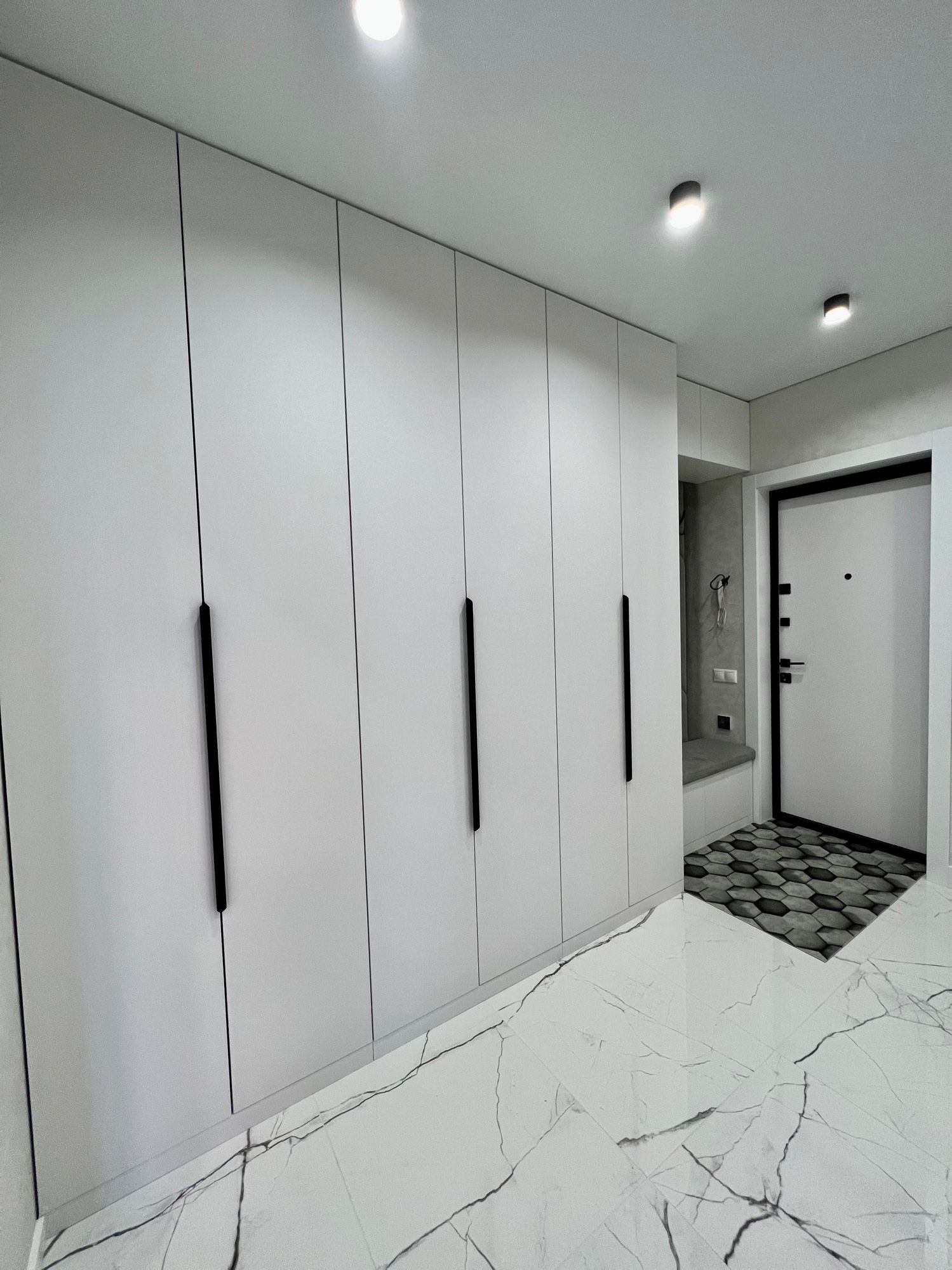 Гардеробная прихожая шкаф на заказ распашной