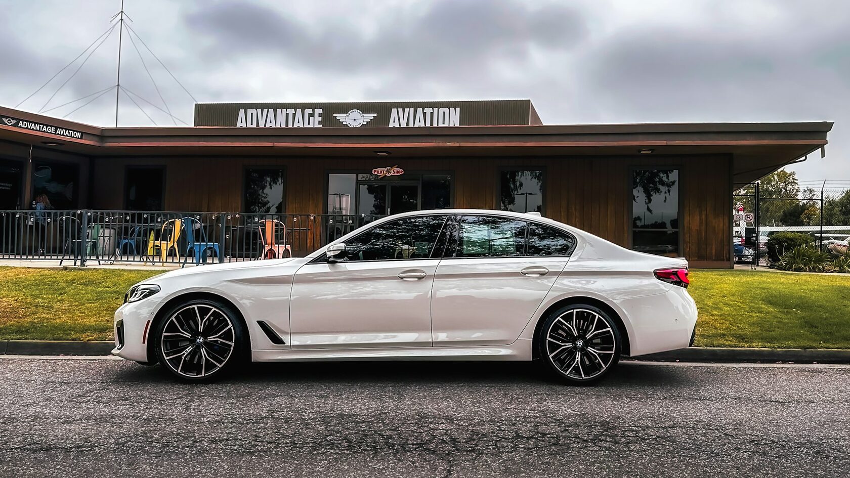 BMW G28 profile side