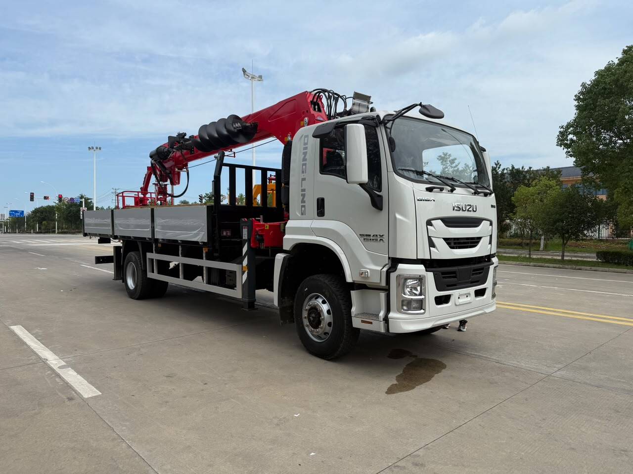 ISUZU GIGA с КМУ с прямой стрелой — проект HENGVO