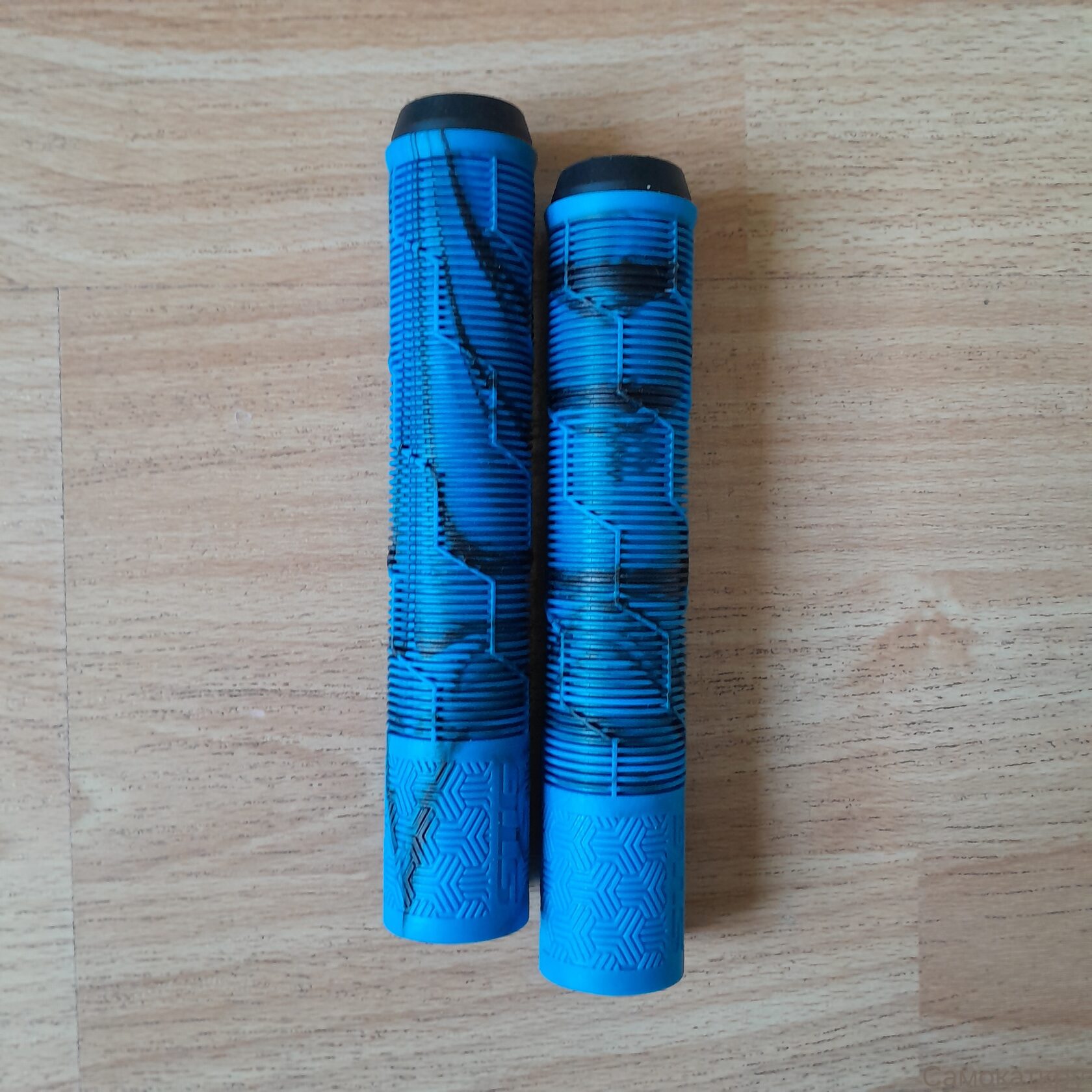 Грипсы 165мм сине-черные