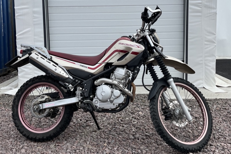 Учебный мотоцикл Yamaha Serow в мотопарке мотошколы «Мастер»
