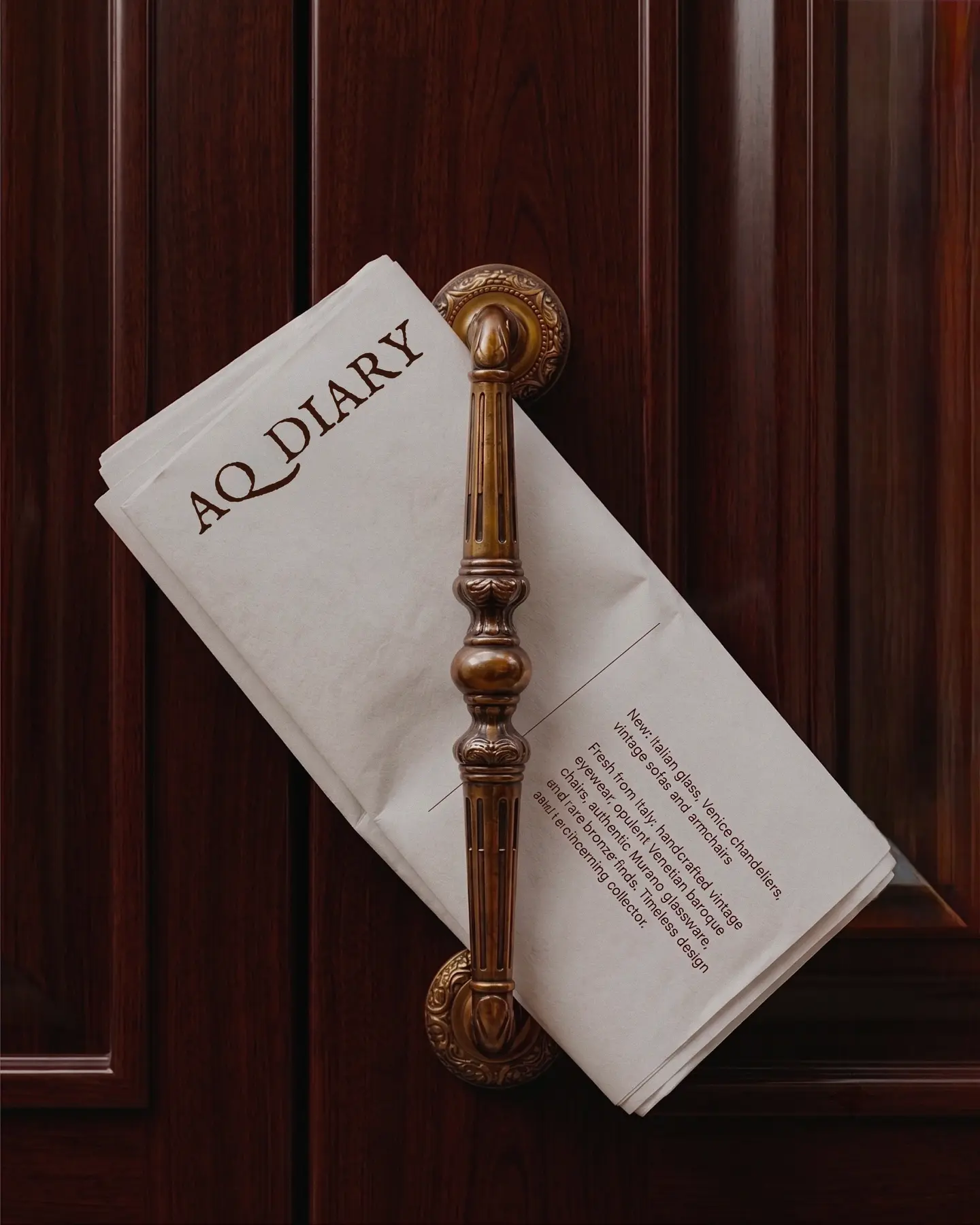 Карточка AQ Diary на дверной ручке