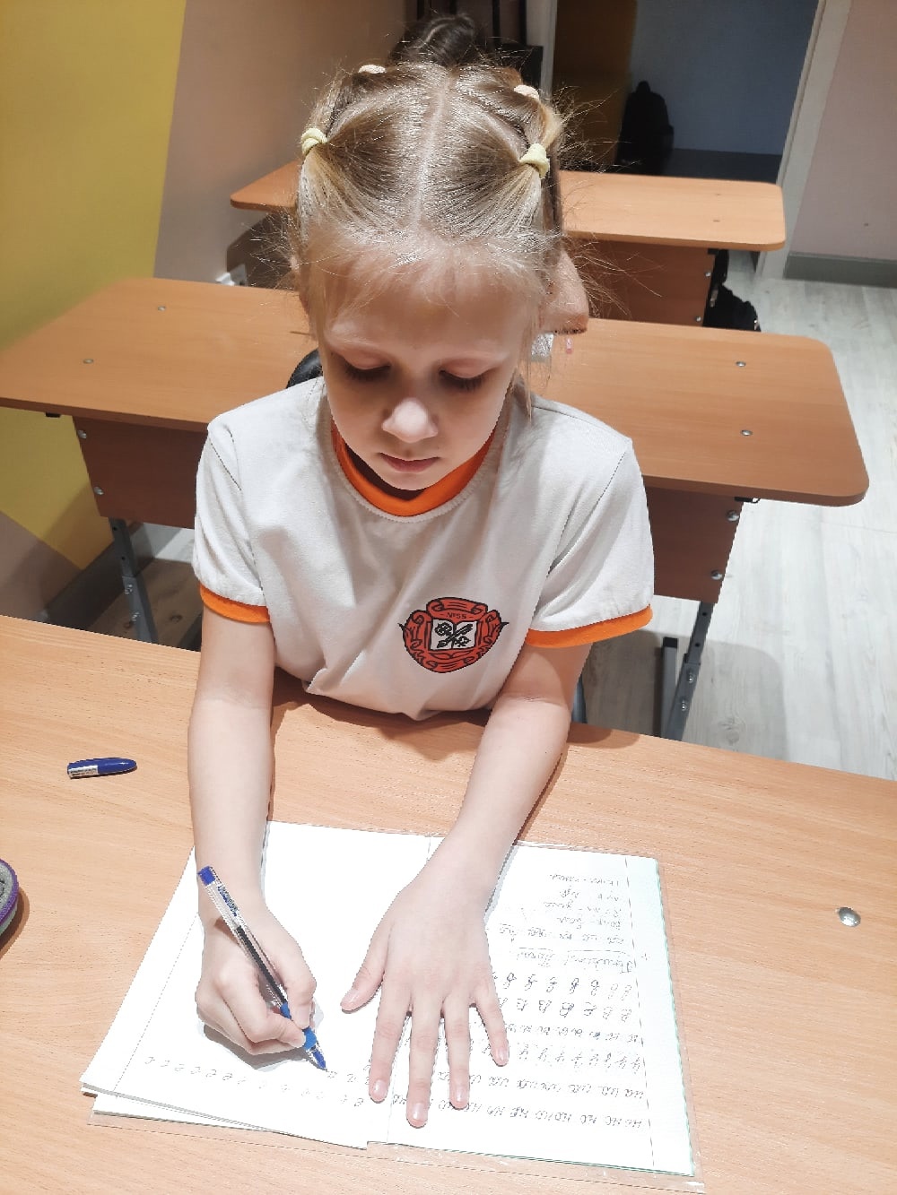 Педагог проводит урок