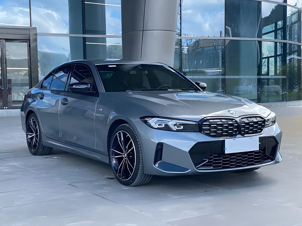 BMW G28 3/4 front view