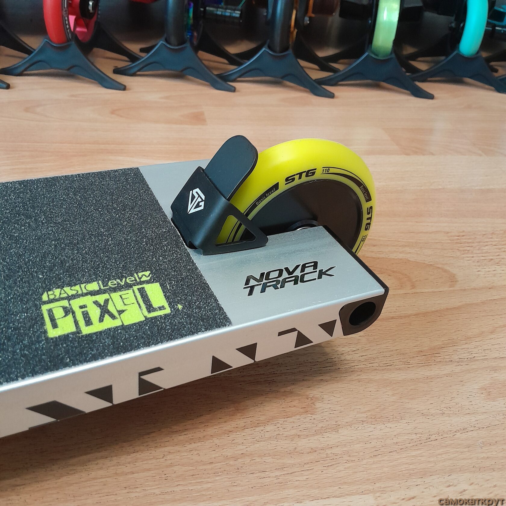 Трюковой самокат Novatrack pixel 90 серый