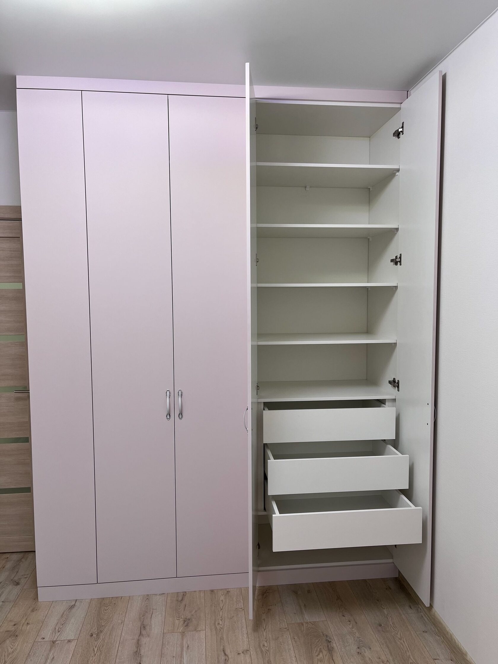 Гардеробная спальня шкаф на заказ распашной, наполнение